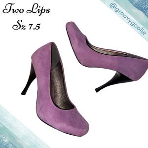 Two Lips Suede Pumps 7.5